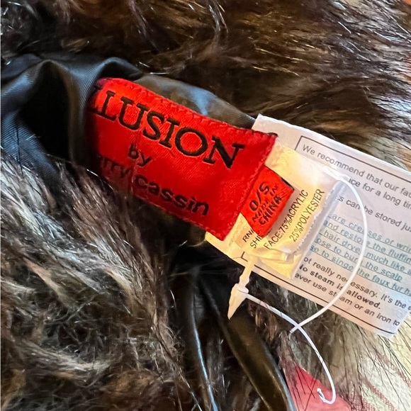 Illusion Sherry Cassin Faux Fur Muff w Wristlet Strap & Zip Pocket for Cell etc - Picture 10 of 12
